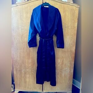 Vintage navy blue Victoria Secret satin/fleece robe Size M/L